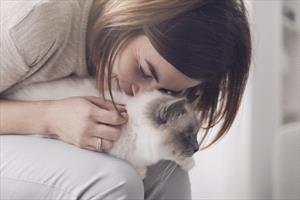 girl-snuggling-with-cat